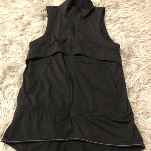 Lululemon vest black size 2 never worn